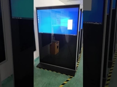 Display LCD de 86 polegadas em pé em tela cheia, publicidade, resolução 4K